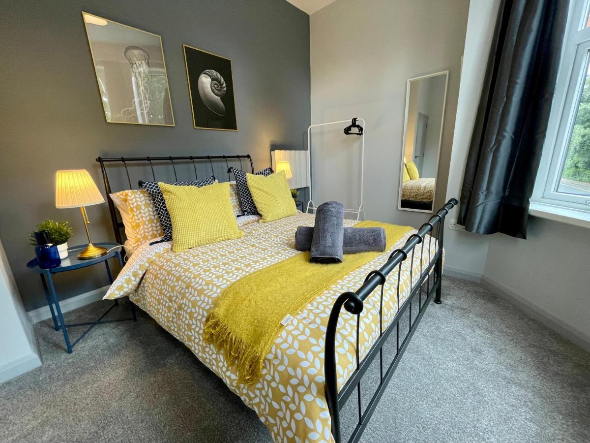 Trendy Stylish Apartment! - 5 Minute Walk To The Best Beach! - Great Location - Parking - Fast Wifi - Smart Tv - Newly Decorated - Sleeps Up To 6! Close To Bournemouth & Poole Town Centre & Sandbanks Ngoại thất bức ảnh