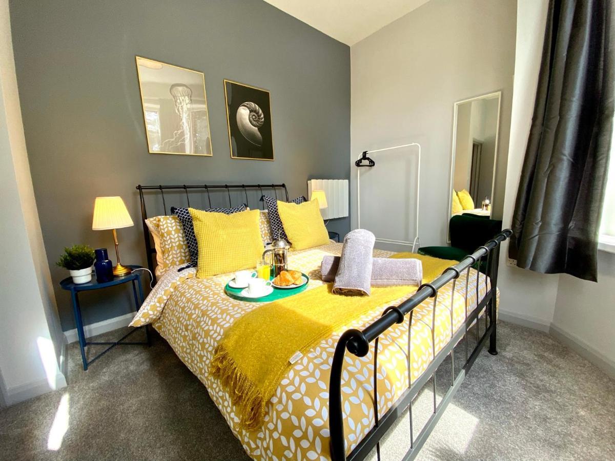 Trendy Stylish Apartment! - 5 Minute Walk To The Best Beach! - Great Location - Parking - Fast Wifi - Smart Tv - Newly Decorated - Sleeps Up To 6! Close To Bournemouth & Poole Town Centre & Sandbanks Ngoại thất bức ảnh