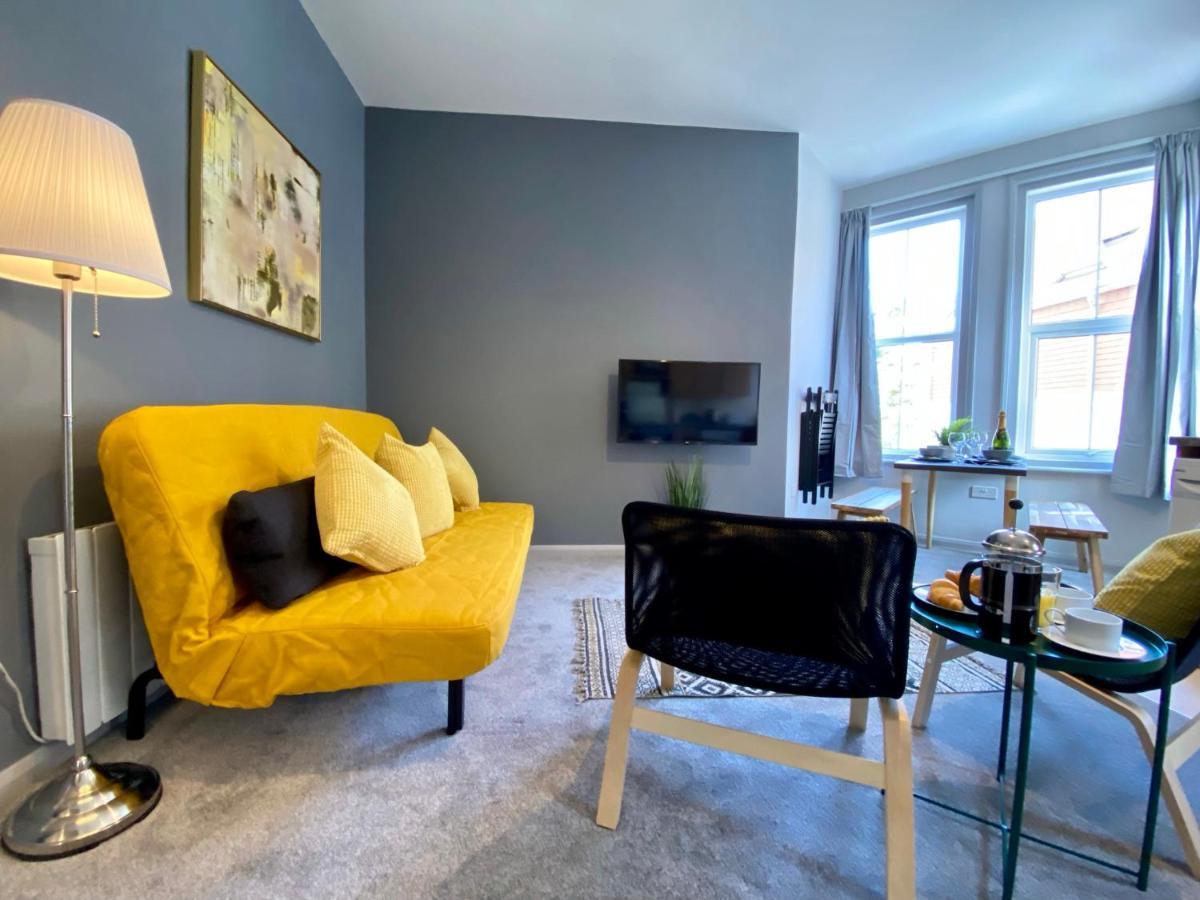 Trendy Stylish Apartment! - 5 Minute Walk To The Best Beach! - Great Location - Parking - Fast Wifi - Smart Tv - Newly Decorated - Sleeps Up To 6! Close To Bournemouth & Poole Town Centre & Sandbanks Ngoại thất bức ảnh