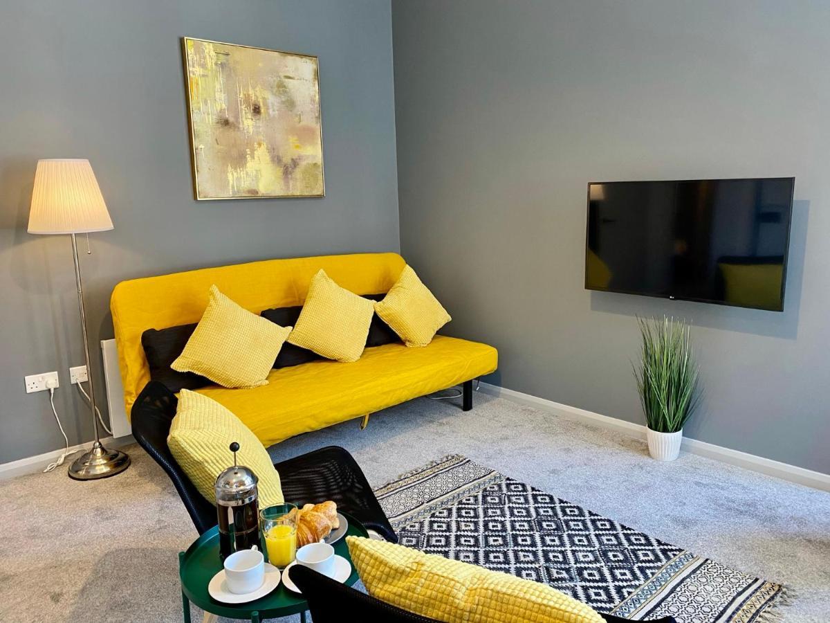 Trendy Stylish Apartment! - 5 Minute Walk To The Best Beach! - Great Location - Parking - Fast Wifi - Smart Tv - Newly Decorated - Sleeps Up To 6! Close To Bournemouth & Poole Town Centre & Sandbanks Ngoại thất bức ảnh