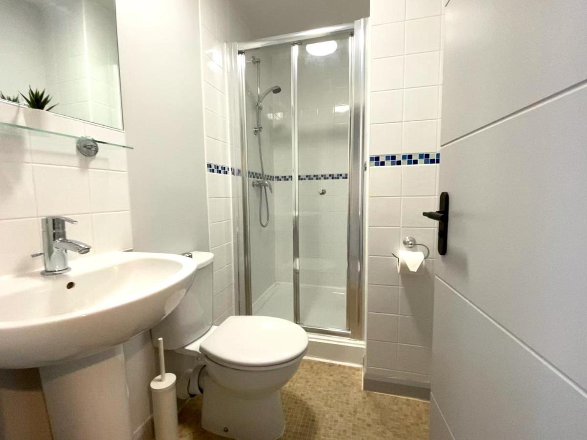 Trendy Stylish Apartment! - 5 Minute Walk To The Best Beach! - Great Location - Parking - Fast Wifi - Smart Tv - Newly Decorated - Sleeps Up To 6! Close To Bournemouth & Poole Town Centre & Sandbanks Ngoại thất bức ảnh