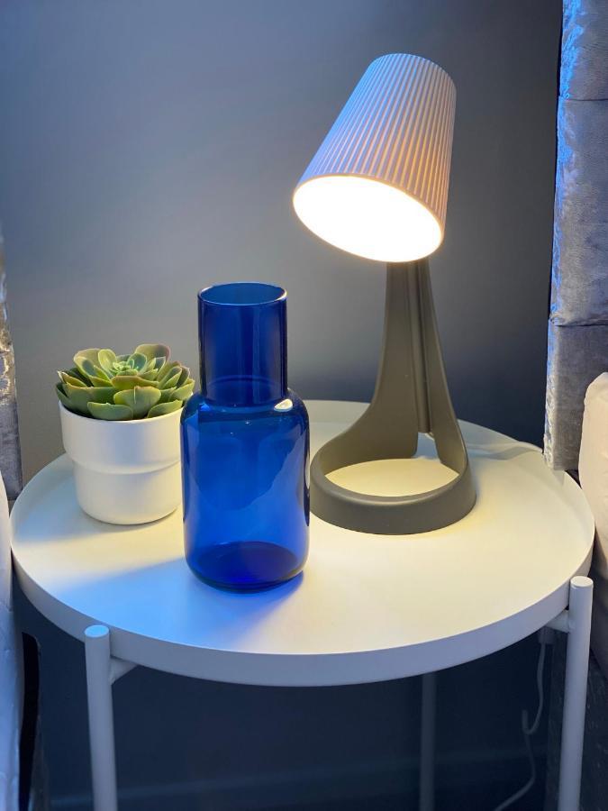 Trendy Stylish Apartment! - 5 Minute Walk To The Best Beach! - Great Location - Parking - Fast Wifi - Smart Tv - Newly Decorated - Sleeps Up To 6! Close To Bournemouth & Poole Town Centre & Sandbanks Ngoại thất bức ảnh
