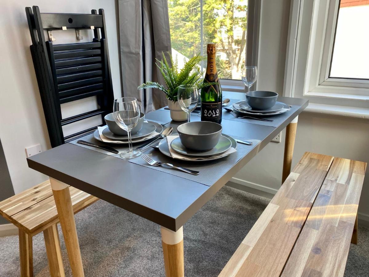 Trendy Stylish Apartment! - 5 Minute Walk To The Best Beach! - Great Location - Parking - Fast Wifi - Smart Tv - Newly Decorated - Sleeps Up To 6! Close To Bournemouth & Poole Town Centre & Sandbanks Ngoại thất bức ảnh