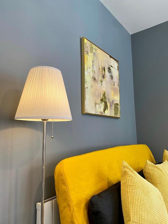 Trendy Stylish Apartment! - 5 Minute Walk To The Best Beach! - Great Location - Parking - Fast Wifi - Smart Tv - Newly Decorated - Sleeps Up To 6! Close To Bournemouth & Poole Town Centre & Sandbanks Ngoại thất bức ảnh